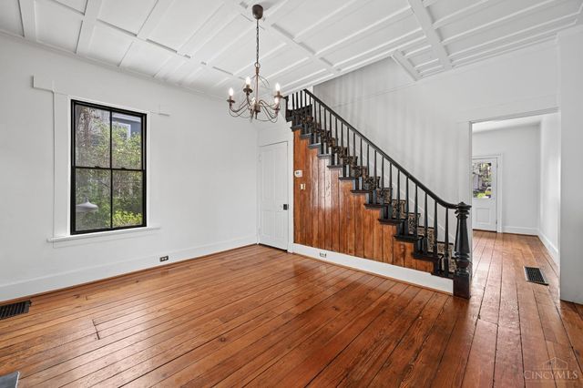 24 E Sharon Road, Glendale, OH 45246