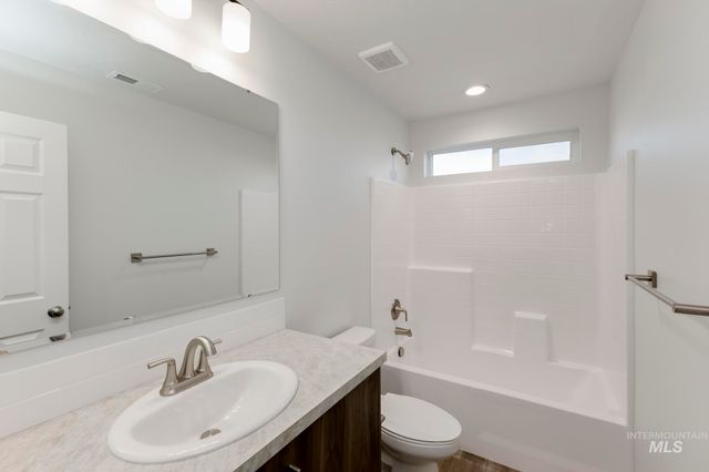 501 Waverly Ave, Middleton, ID 83644