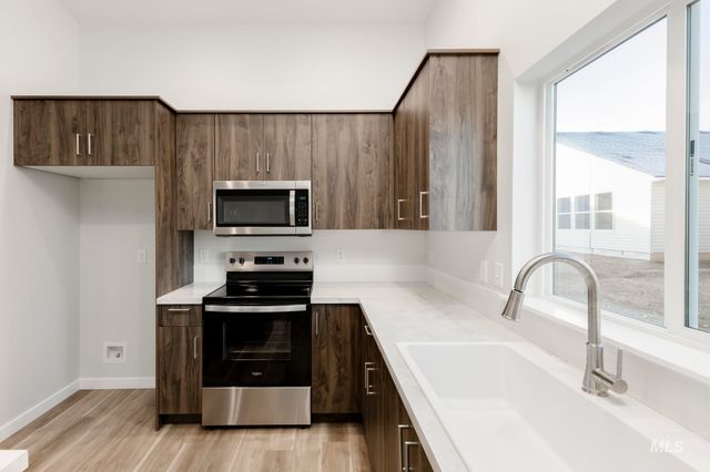 501 Waverly Ave, Middleton, ID 83644