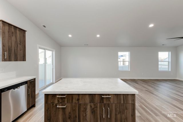 501 Waverly Ave, Middleton, ID 83644