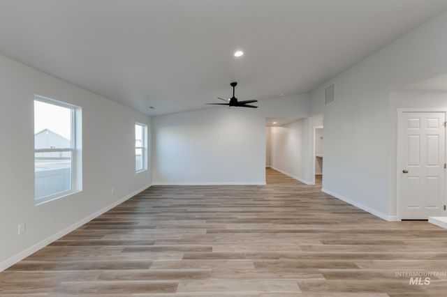 501 Waverly Ave, Middleton, ID 83644