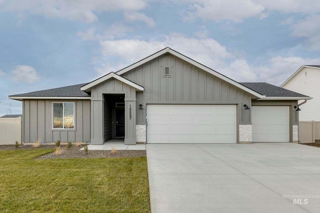 501 Waverly Ave, Middleton, ID 83644