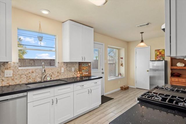 3231 Dogwood Springs Drive, Houston, TX 77073