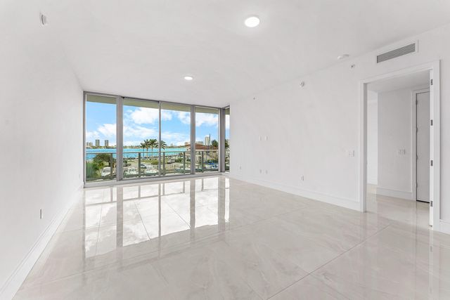 220 Lake Shore Drive 304, Lake Park, FL 33403