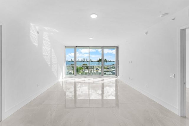 220 Lake Shore Drive 304, Lake Park, FL 33403