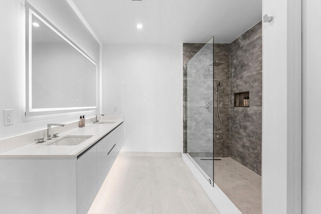 220 Lake Shore Drive 304, Lake Park, FL 33403