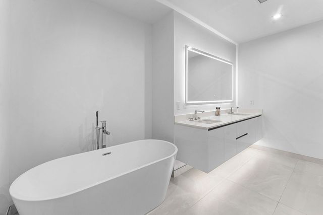 220 Lake Shore Drive 304, Lake Park, FL 33403