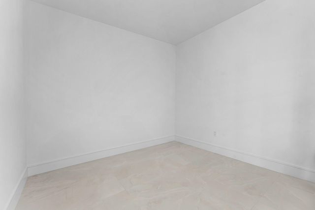 220 Lake Shore Drive 304, Lake Park, FL 33403