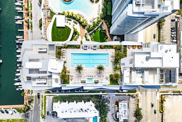 220 Lake Shore Drive 304, Lake Park, FL 33403