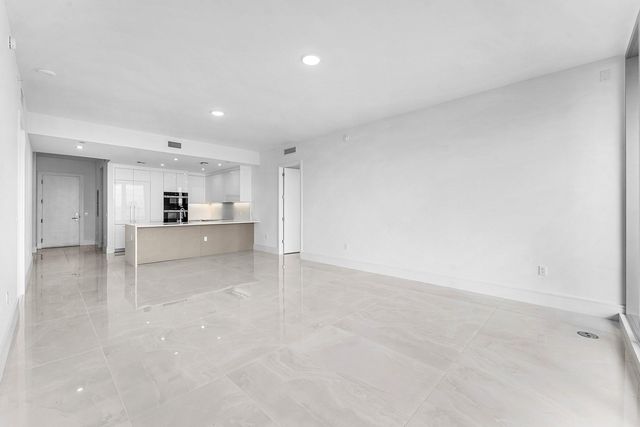 220 Lake Shore Drive 304, Lake Park, FL 33403