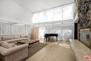 6505 S Halm Avenue, Los Angeles, CA 90056