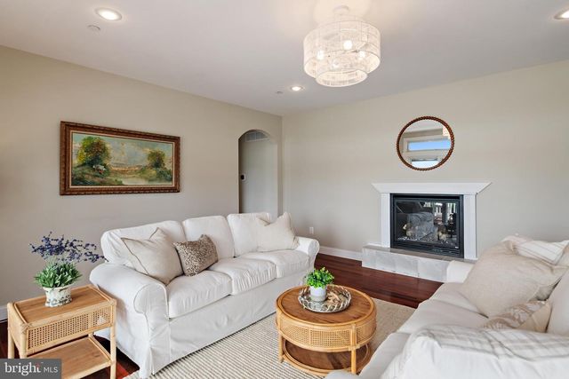 621 HARBOR DR, Annapolis, MD 21403
