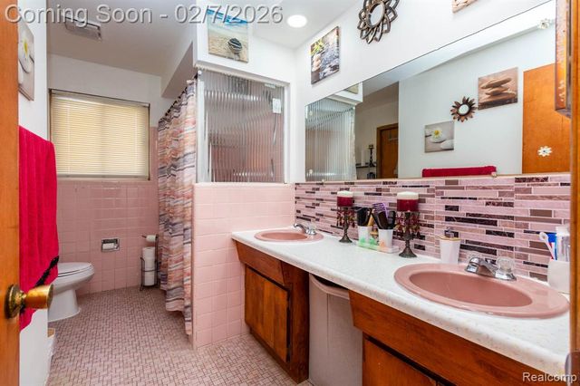 29327 Orvylle Drive, Warren, MI 48092