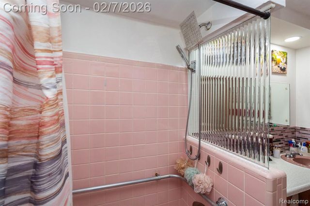 29327 Orvylle Drive, Warren, MI 48092