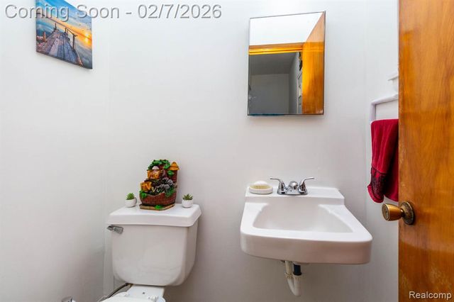 29327 Orvylle Drive, Warren, MI 48092