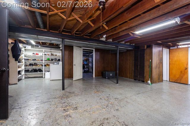 29327 Orvylle Drive, Warren, MI 48092