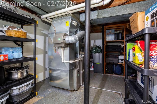 29327 Orvylle Drive, Warren, MI 48092