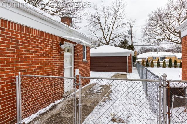 29327 Orvylle Drive, Warren, MI 48092