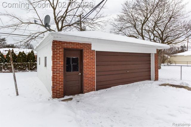 29327 Orvylle Drive, Warren, MI 48092