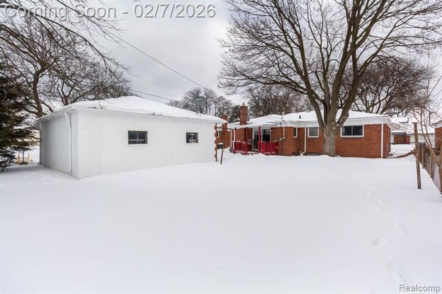 29327 Orvylle Drive, Warren, MI 48092