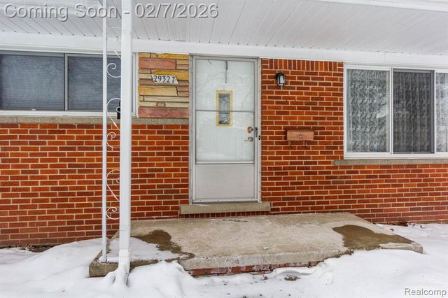 29327 Orvylle Drive, Warren, MI 48092