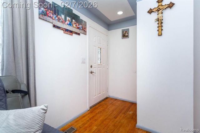 29327 Orvylle Drive, Warren, MI 48092