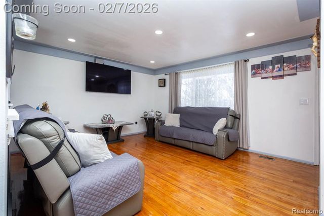 29327 Orvylle Drive, Warren, MI 48092