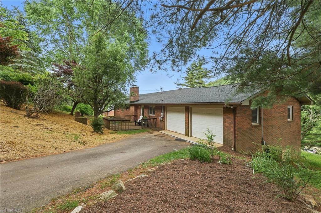 174 Sunny Knoll Lane, Boone, NC 28607