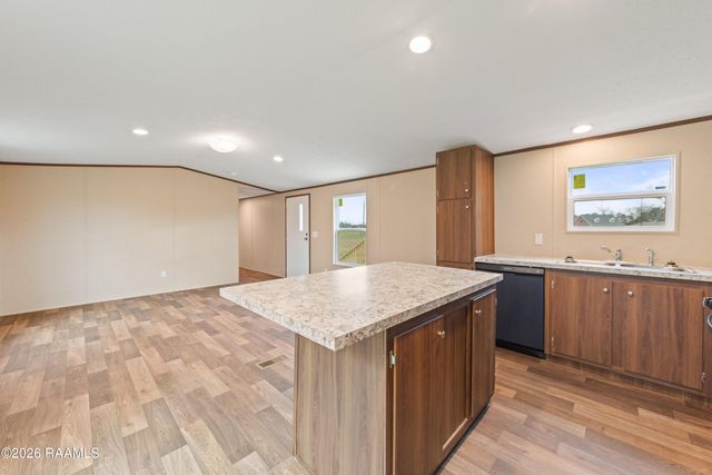 1351 B B Senior High School Road, Breaux Bridge, LA 70517