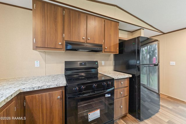 1351 B B Senior High School Road, Breaux Bridge, LA 70517