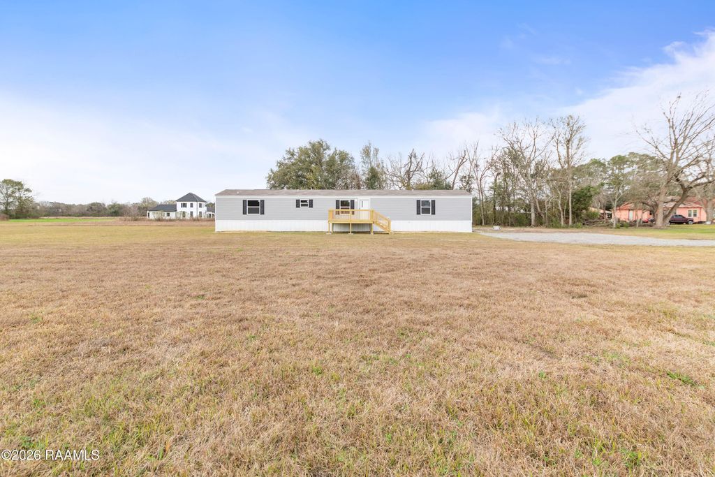 1351 B B Senior High School Road, Breaux Bridge, LA 70517