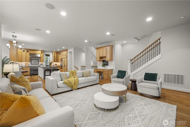 1308 100th Avenue NE, Bellevue, WA 98004