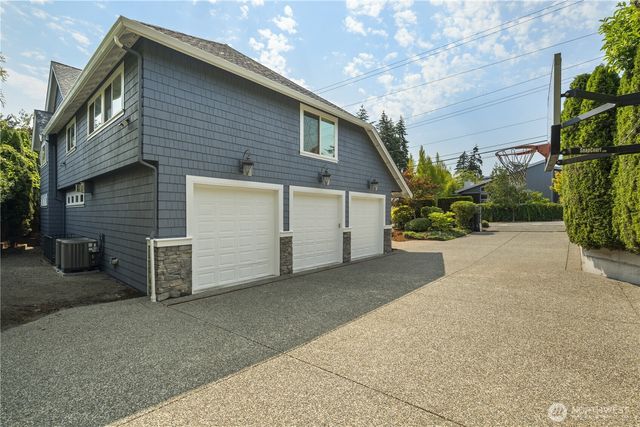 1308 100th Avenue NE, Bellevue, WA 98004