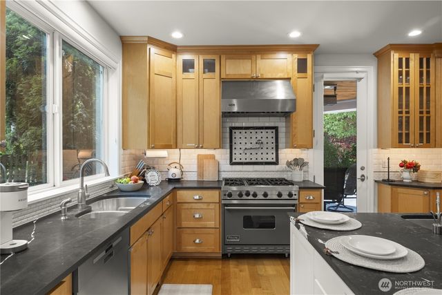 1308 100th Avenue NE, Bellevue, WA 98004