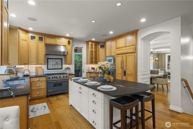 1308 100th Avenue NE, Bellevue, WA 98004
