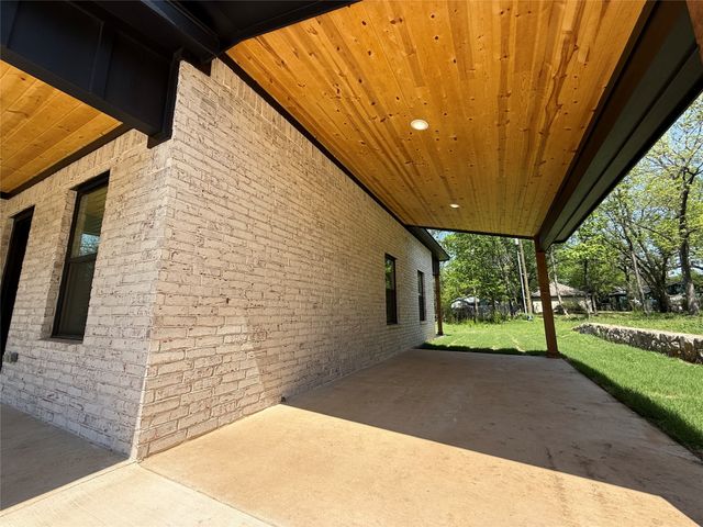 611 W Baker Street, Denison, TX 75020