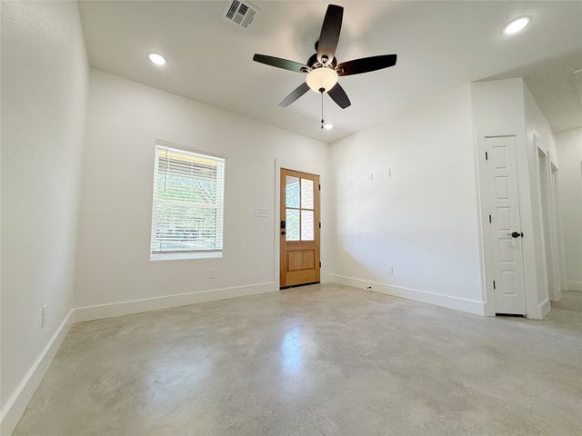 611 W Baker Street, Denison, TX 75020