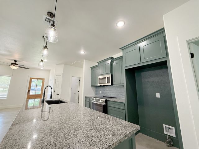 611 W Baker Street, Denison, TX 75020