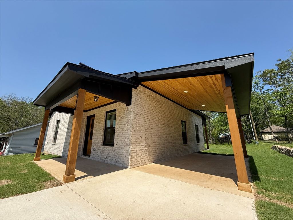 611 W Baker Street, Denison, TX 75020