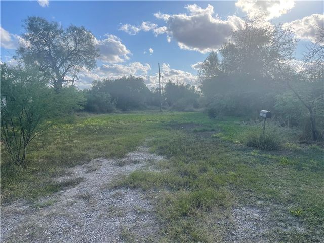 310 & 308 W 4th St, Bishop, TX 78343