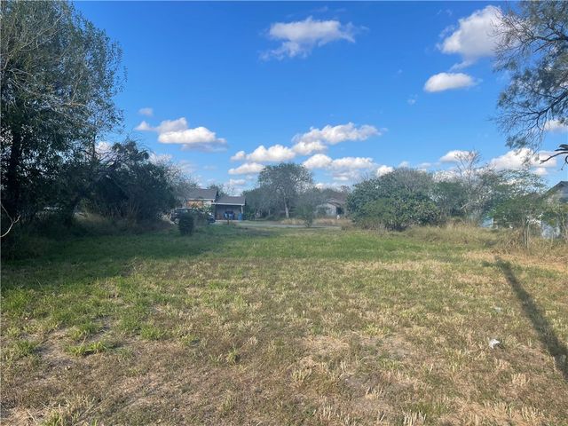 310 & 308 W 4th St, Bishop, TX 78343