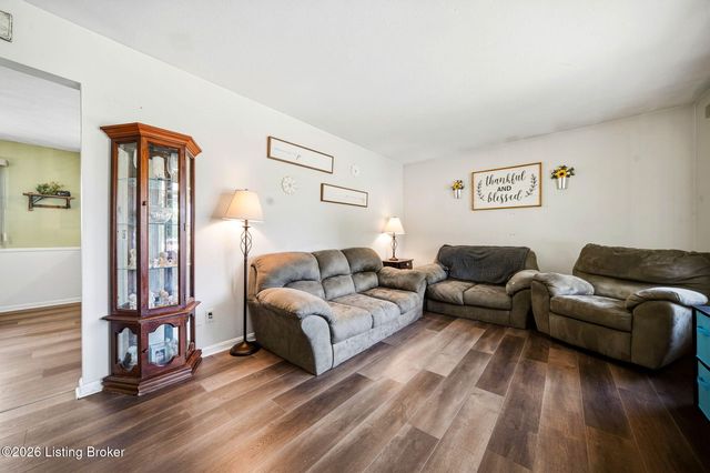2604 Alps Rd, Louisville, KY 40216