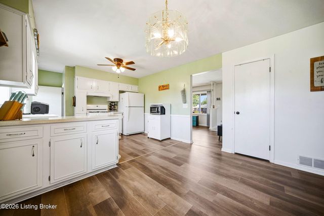 2604 Alps Rd, Louisville, KY 40216
