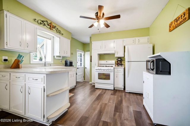 2604 Alps Rd, Louisville, KY 40216