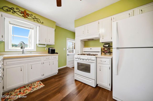 2604 Alps Rd, Louisville, KY 40216