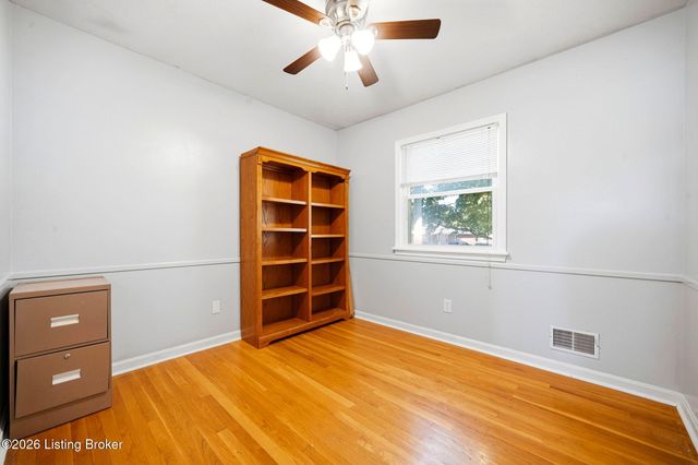 2604 Alps Rd, Louisville, KY 40216