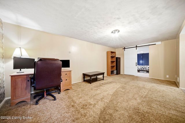 2604 Alps Rd, Louisville, KY 40216