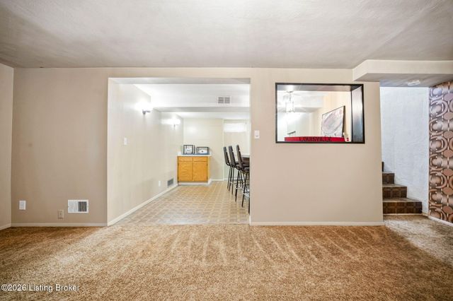 2604 Alps Rd, Louisville, KY 40216