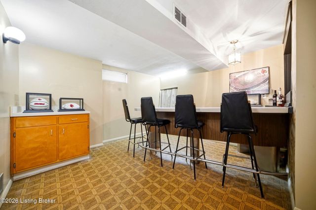 2604 Alps Rd, Louisville, KY 40216