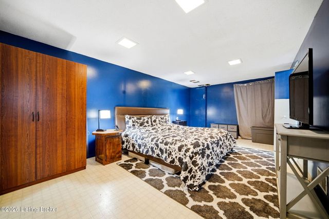 2604 Alps Rd, Louisville, KY 40216